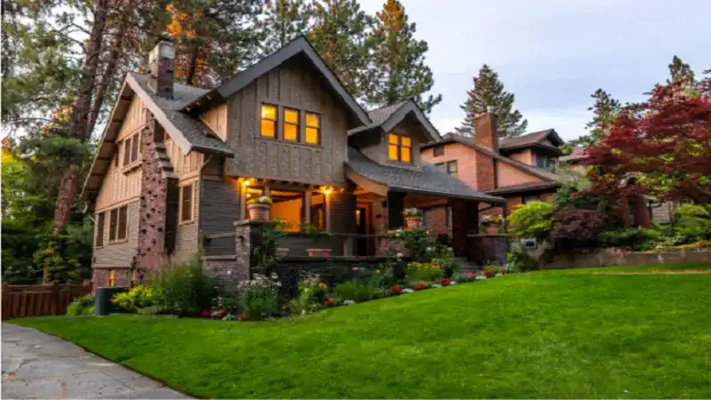 Signs a Home's Exterior Needs Attention Before Damage Spreads